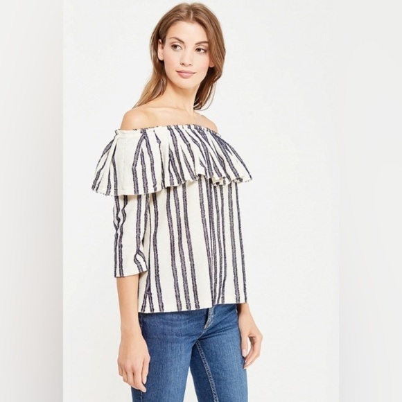 Banana Republic Tops - BANANA REPUBLIC off shoulder top * Size XS *